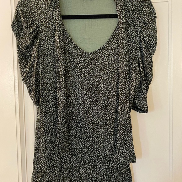 9 h15 brand green and black top with tie - Picture 2 of 5